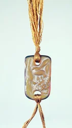 Hanger met satijnen afwerking en licht gepolijste reliëf door Lalique, ca. 1902